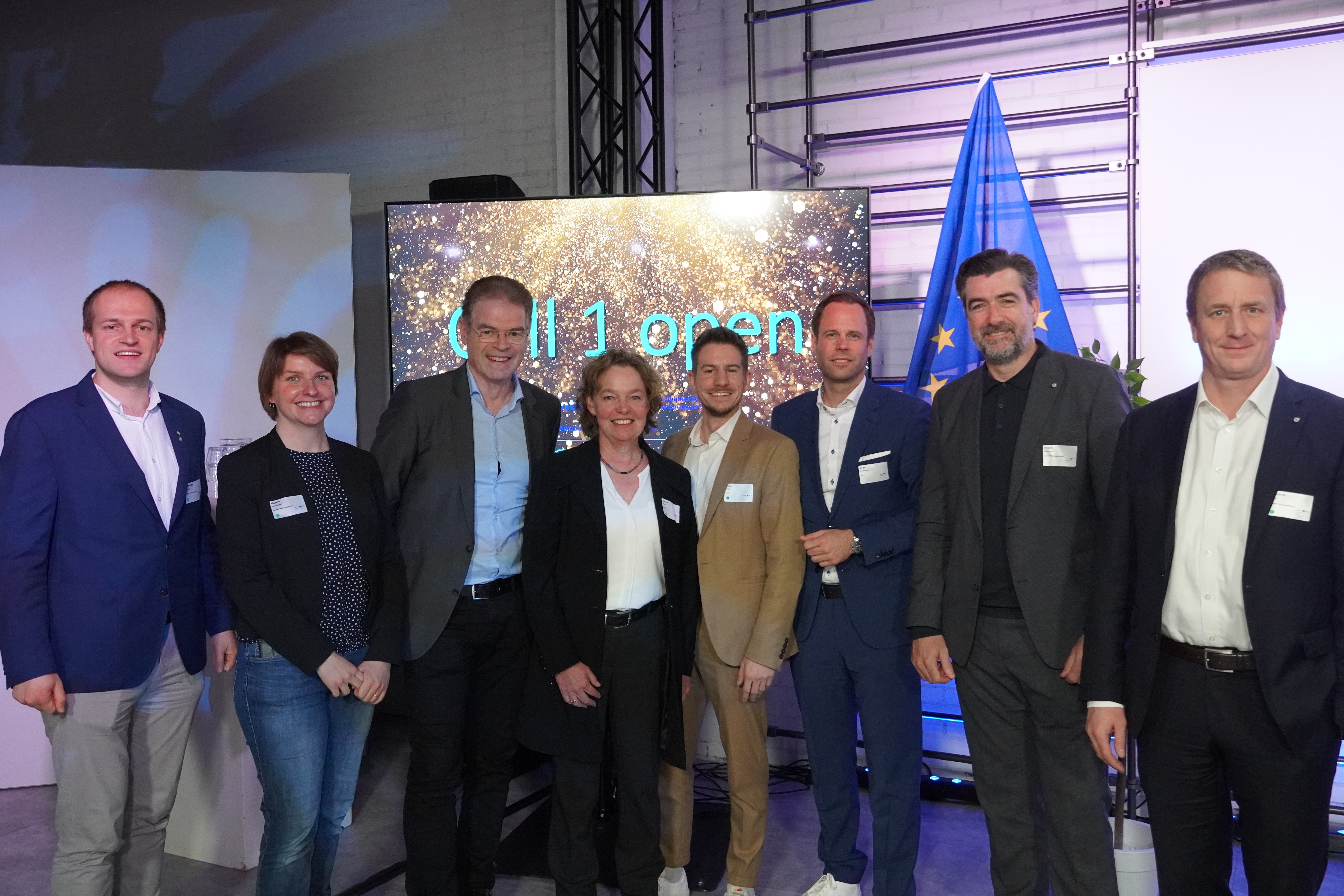 Foto (AGIT mbH) – v.l.n.r.: Dr. Matthias Grosch und Katrin Schleicher, beide NMWP Management GmbH, Ralf P. Meyer, Sabine Bittner, Sven Pennings und Oliver Salden, alle AGIT mbH, sowie Frank Schnitzler und Hendrik Köster, beide ebenfalls NMWP Management GmbH