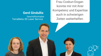 Abb. (AGIT mbH): Gerd Gindullis und Mitarbeiterin (li.) mit Havva Coskun-Dogan (AGIT mbH)